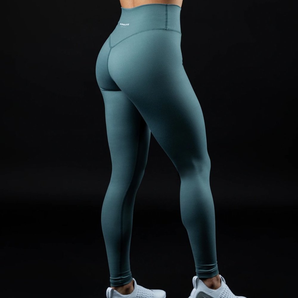 Alphalete ALPHALUX Essential Legging in Trooper
